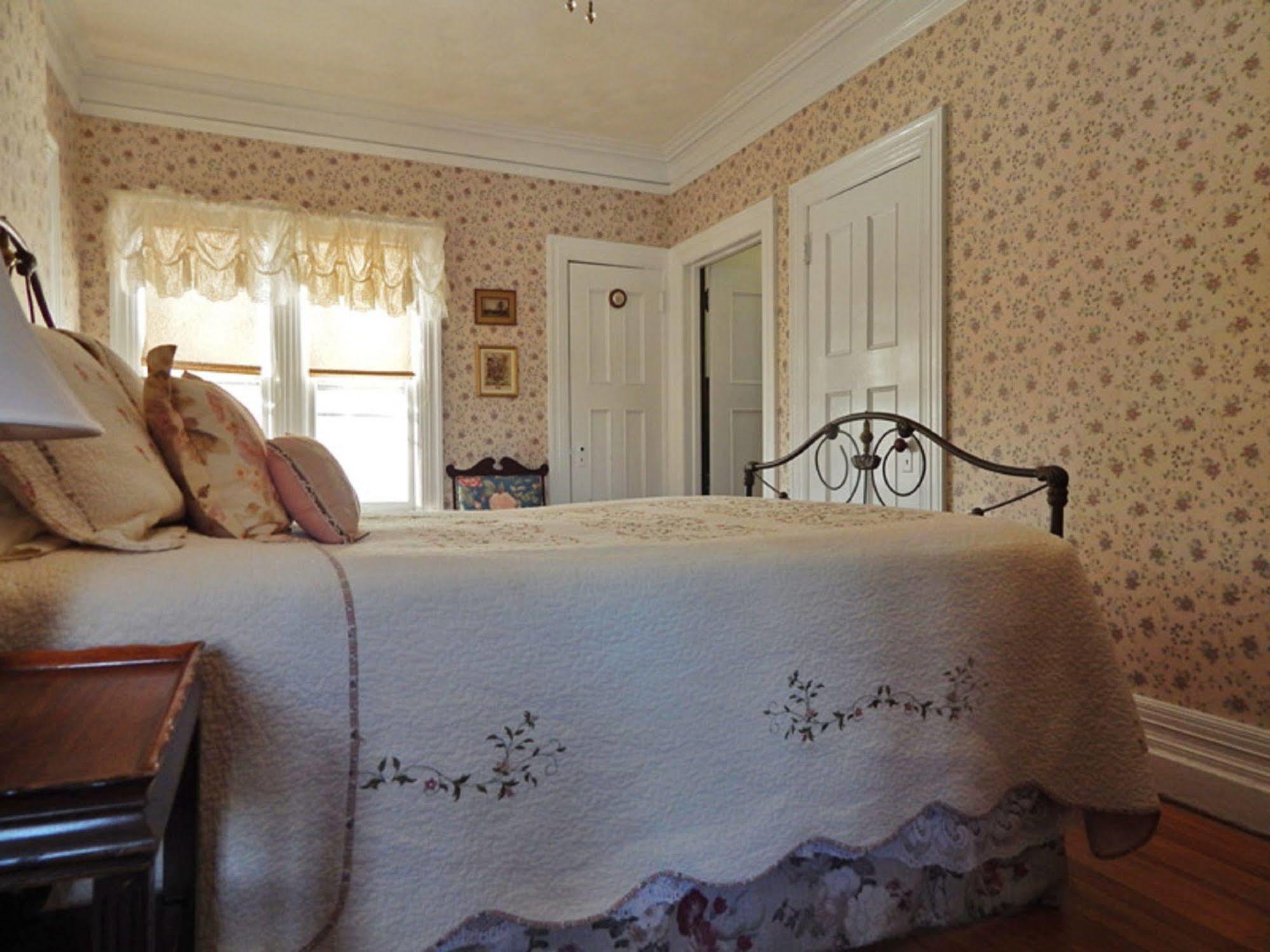 Manor House Bed & Breakfast Norfolk Bagian luar foto